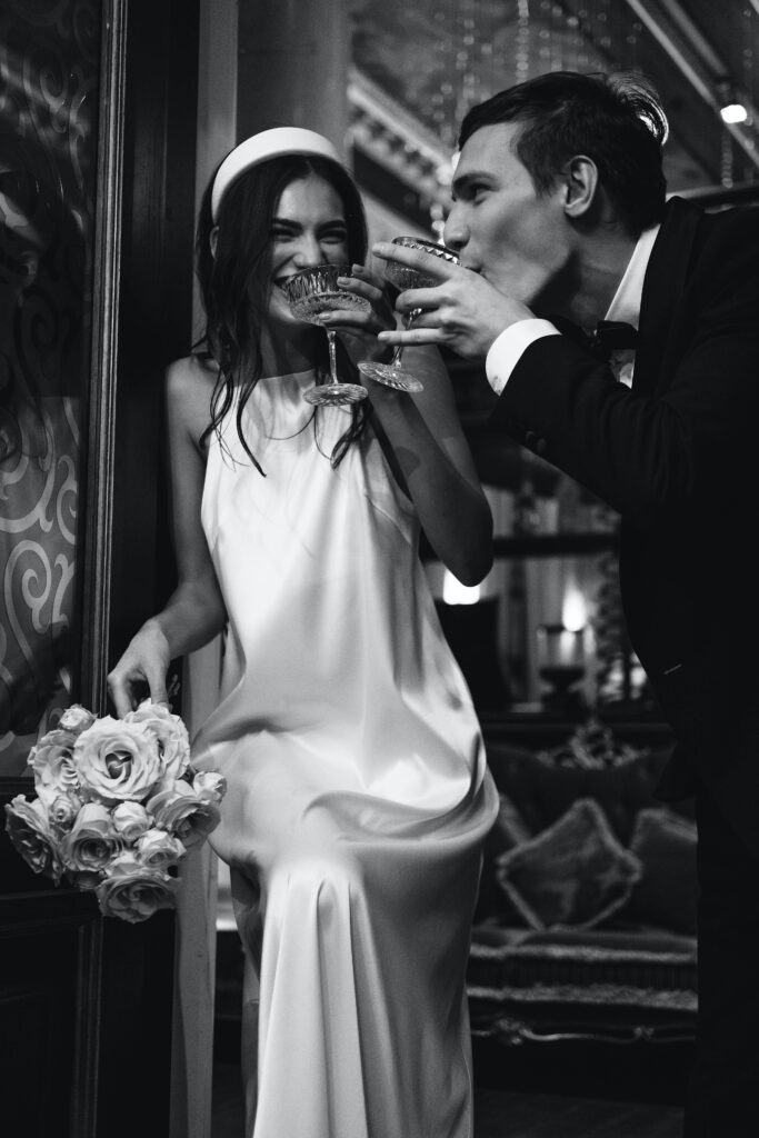 Bruidspaar met champagne